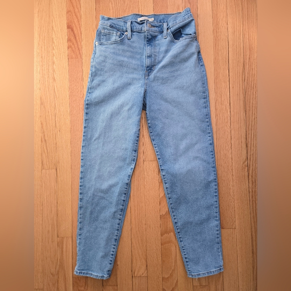 Levi's High Rise Mom Jeans - Size 29, Light Wash